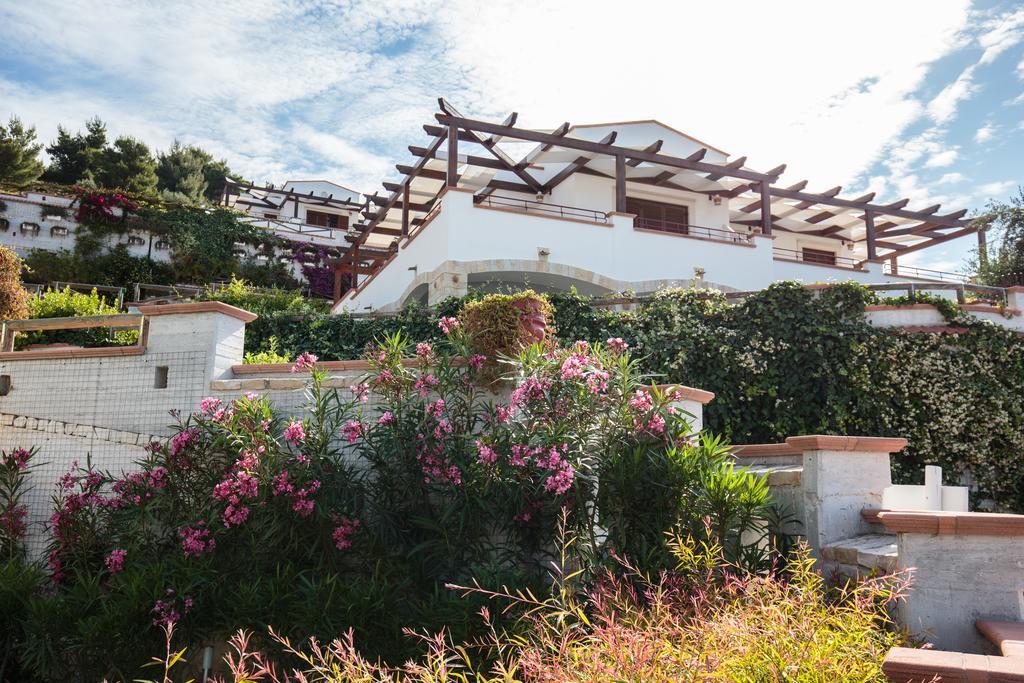 Holiday Lodge Al Porto Mattinata Exterior photo