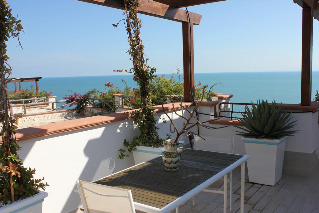 Holiday Lodge Al Porto Mattinata Exterior photo