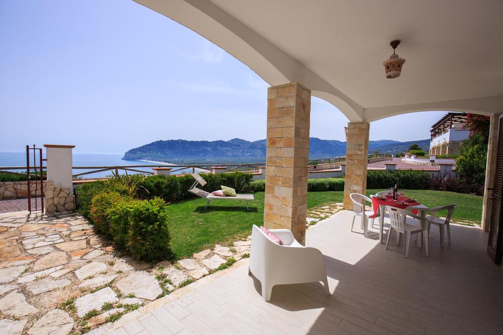 Holiday Lodge Al Porto Mattinata Exterior photo
