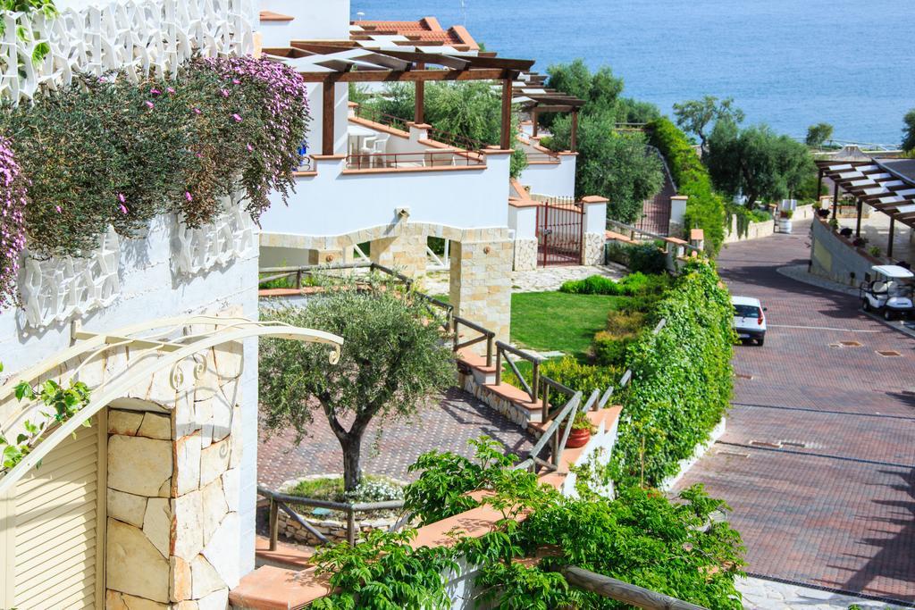 Holiday Lodge Al Porto Mattinata Exterior photo