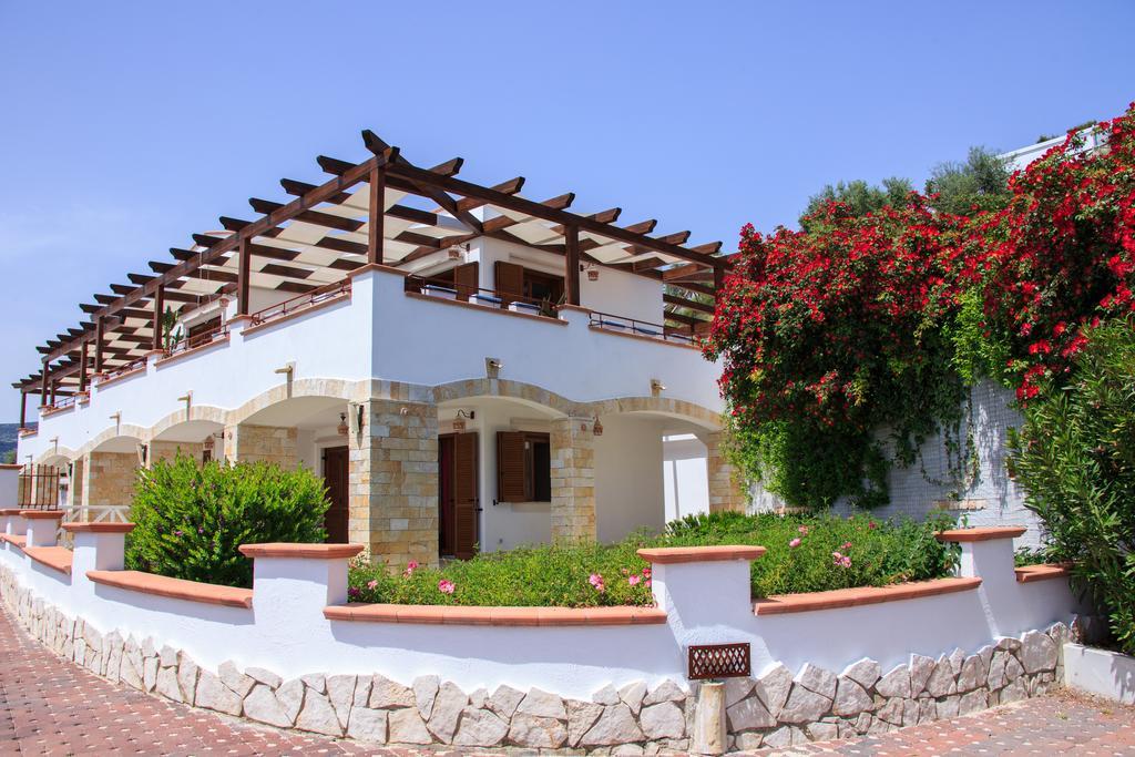 Holiday Lodge Al Porto Mattinata Exterior photo