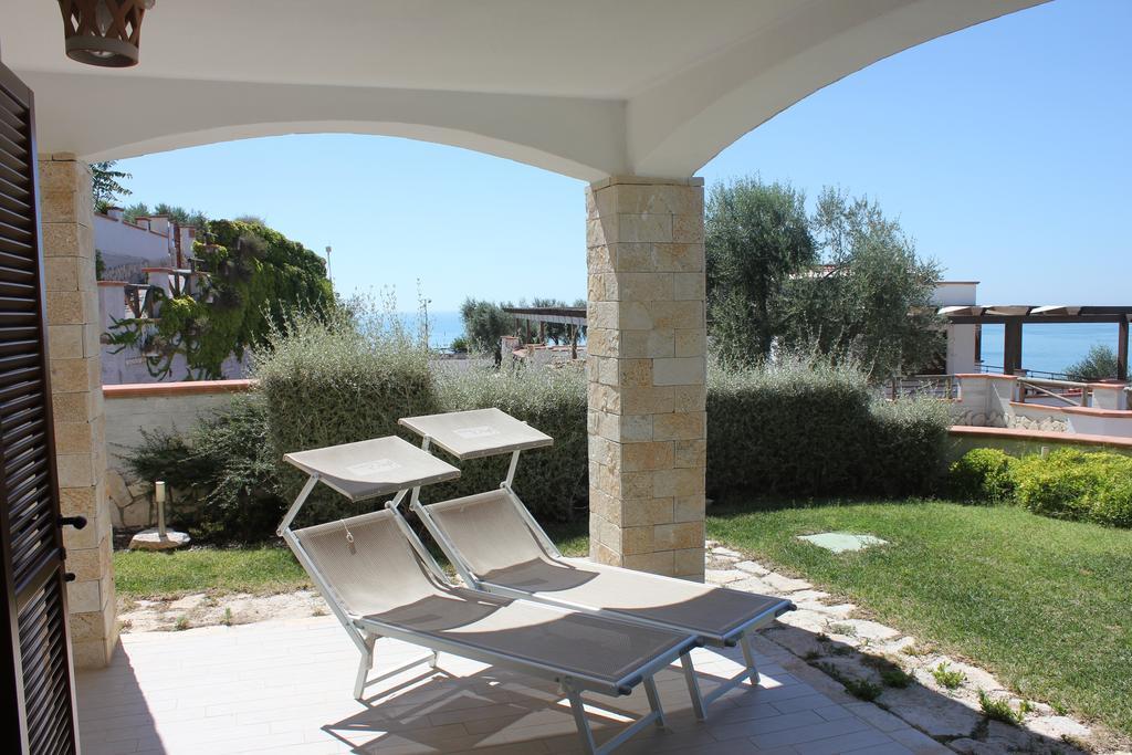 Holiday Lodge Al Porto Mattinata Exterior photo